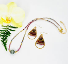 Load image into Gallery viewer, Sapphire and Tahitian pearl beaded necklace