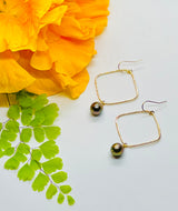 Diamond-Shaped Hoop Earrings with Tahitian